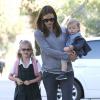 L'actrice Jennifer Garner emmène sa fille violet à l'école avec son fils Samuel à Santa Monica le 3 mai 2013.