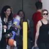 Demi Moore sort de son cours de yoga avec sa fille Rumer, qui est accompagnée de son petit-ami Jayson Blair. Photo prise à West Hollywood, le 27 avril 2013.
