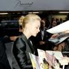Carey Mulligan signe des autographes à la projection spéciale de Gatsby le Magnifique au MoMA de New York le 5 mai 2013.