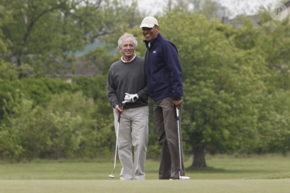 Barack Obama, complice avec le sénateur Bob Corker, le 6 mai 2013 sur la base d'Andrews