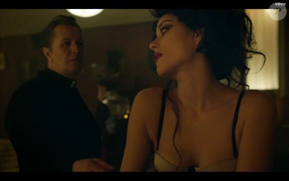 Marion Cotillard et Gary Oldman dans le clip "The Next Day" de David Bowie, mai 2013.