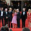 En rose, Léa Seydoux au côté de Rachel McAdams, Woody Allen, Owen Wilson pour la cérémonie d'ouverture du Festival de Cannes 2011.