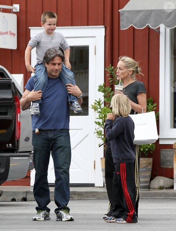 Sharon Stone et ses fils Laird et Quinn à Brentwood, le 5 mai 2013.