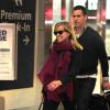 L'actrice Reese Witherspoon et son mari Jim Toth arrivent à l'aéroport de New York, le 13 mai 2013.