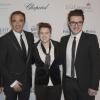 Les quatre finalistes heureux de The Voice 2, Nuno Resende, Olympe, Loïs et Yoann Fréget aux côtés de Nikos Aliagas, lors du Global Gift Gala à l'initiative d'Eva Longoria, à l'hôtel George V à Paris, le 13 mai 2013
