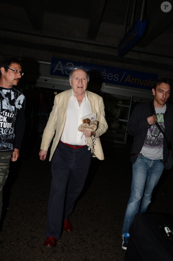 Michel Piccoli arrivant à l'aéroport de Nice le 15 mai 2013