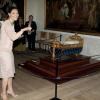 La princesse Victoria ouvrait le 15 mai 2013 au château de Strömsholm l'exposition consacrée à la naissance et au baptême de sa fille la princesse Estelle, précédemment présentée au palais royal à Stockholm.