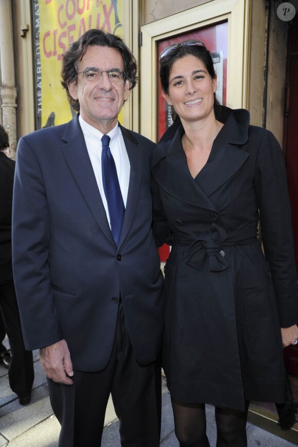 Luc Ferry et son épouse Caroline - Représentation de la pièce "Ninon, Lenclos ou la liberté" au Théâtre des Mathurins à Paris le 15 mai 2013.