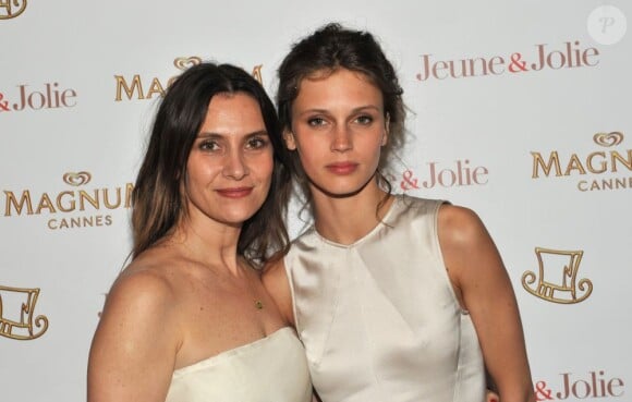 Géraldine Pailhas et Marine Vacth à la soirée du film Jeune et Jolie  sur la plage Magnum à Cannes le 16 mai 2013.