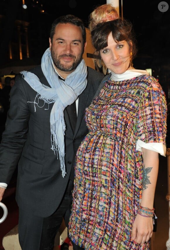 Bruce Toussaint et Daphné Bürki enceinte pendant la soirée du film Jeune et Jolie sur la plage Magnum à Cannes le 16 mai 2013.