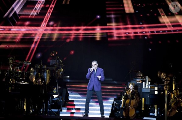 George Michael durant sa tournée Symphonica, à Sheffield, le 1er octobre 2012.