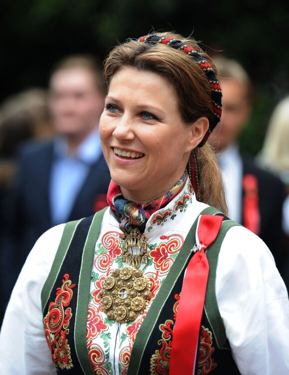 La princesse Märtha-Louise de Norvège radieuse le 17 mai 2013 lors de la Fête nationale norvégienne... à Londres.