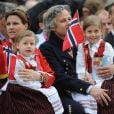  La princesse Märtha-Louise de Norvège et son époux Ari Behn, avec leurs trois filles Maud Angelica, Leah Isadora et Emma Tallulah, célébraient le 17 mai 2013 la Fête nationale norvégienne... à Londres. 