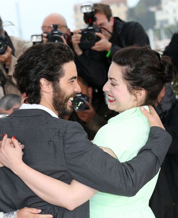 Tahar Rahim et Rebecca Zlotowski au photocall du film Grand Central à l'occasion du 66e festival du film de Cannes le 18 mai 2013.
