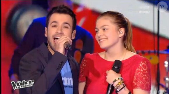 Louane et Anthony Touma entonnant "She's gone" dans The Voice 2 sur TF1.