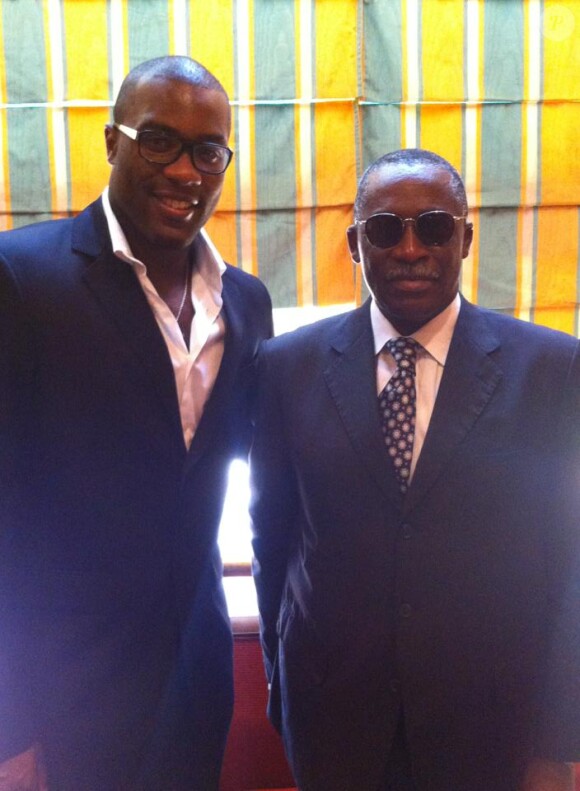 Teddy Riner avec le ministre des Sports du Gabon, lors de sa première visite en Afrique noire, le weekend du 18 et 19 mai 2013
