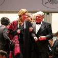 Valérie Trierweiler et le réalisateur Claude Lanzmann descendent les marches du film  Le Dernier des Injustes  avec Claude Lanzmann lors du 66e Festival du film de Cannes, le 19 mai 2013.