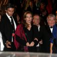 Valérie Trierweiler descend les marches du film  Le Dernier des Injustes  avec Claude Lanzmann lors du 66e Festival du film de Cannes, le 19 mai 2013.