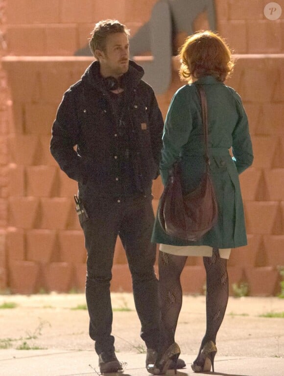 Exclusif - Ryan Gosling face à Christina Hendricks sur le plateau de tournage du film How to catch a monster, à Détroit, en mai 2013.