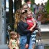 Sarah Jessica Parker dans les rues de New York avec ses filles Tabitha et Marion, le 20 mai 2013.