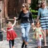 Sarah Jessica Parker avec ses filles Tabitha et Marion dans les rues de New York, le 20 mai 2013.
