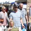 Jason Priestley et ses enfants Dashiell et Ava au Farmers Market à Studio City, le 19 mai 2013