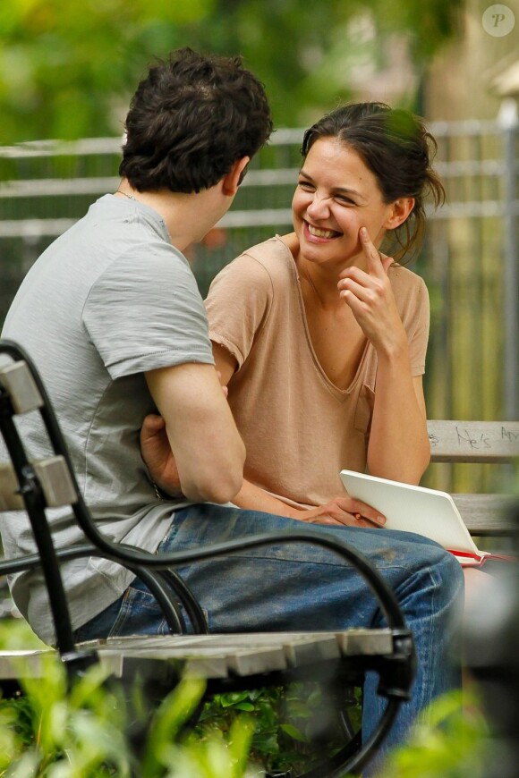 Katie Holmes mutine sur le tournage de son prochain film, Mania Days, à New York. Elle donne la réplique à Luke Kirby. Le 21 mai 2013.