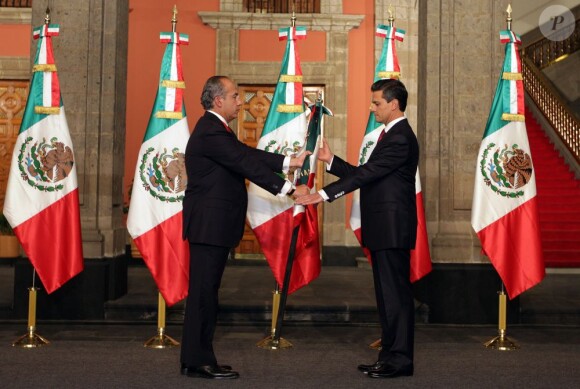 Passation de pouvoir entre Felipe Calderon et le nouveau président du Mexique Enrique Peña Nieto au Palacio Nacional de Mexico, le 1er décembre 2012.