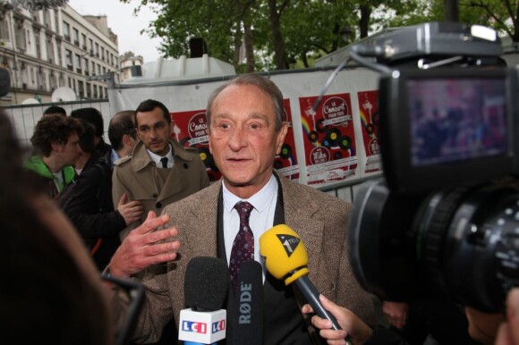 Le maire de Paris Bertrand Delanoë au Concert pour tous à la place de la Bastille à Paris, le 21 Mai 2013.