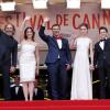 L'équipe du film Jeune et Jolie lors de la montée des marches pour la projection du long métrage au Festival de Cannes le 16 mai 2013