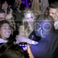 Paris Hilton, chahutée à Cannes : son boyfriend s'emporte contre une fan excitée