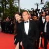 Eric Besson et Yasmine superbes avant la montée des marches du film All Is Lost au Palais des Festivals, Cannes, le 22 mai 2013.