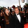 Eric Besson et Yasmine à la montée des marches du film All Is Lost au Palais des Festivals, Cannes, le 22 mai 2013.