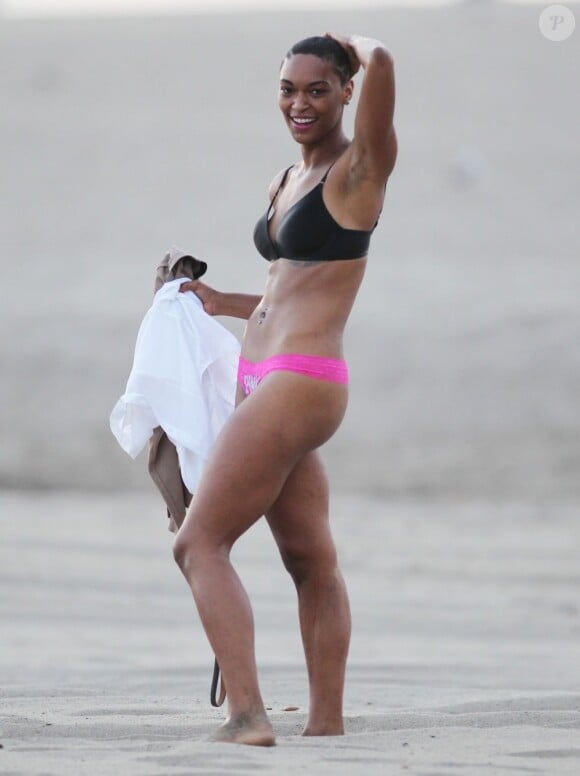 Montana Fishburne, fille de Laurence Fishburne, s'amuse sur la plage à Santa Monica. Le 21 mai 2013.