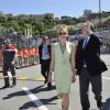 Le Prince Albert II de Monaco et la Princesse Charlene rendent visite aux membres de la Croix Rouge qui sont sur le circuit du Grand Prix de Formule 1 de Monaco - Le 23 mai 2013