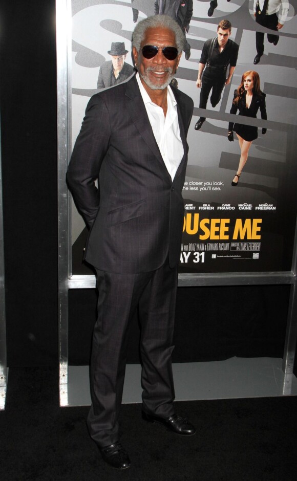Morgan Freeman pose à la première à New York du film Insaisissables (Now You See Me) au AMC Lincoln Square le 21 mai 2013.
