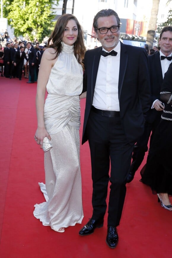 Christophe Barratier et sa compagne Gwendoline Doycheva en robe YDE et pochette Swarovski - Montee des marches du film "The Immigrant" lors du 66eme festival du film de Cannes. Le 24 mai 2013