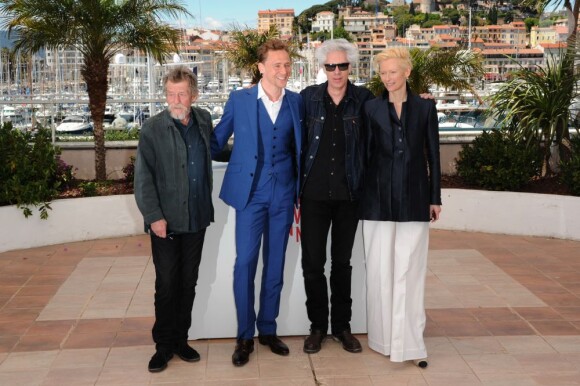 John Hurt, Tom Hiddleston, Jim Jarmusch et Tilda Swinton lors de la conférence de presse du film Only Lovers Left Alive au Festival de Cannes le 25 mai 2013