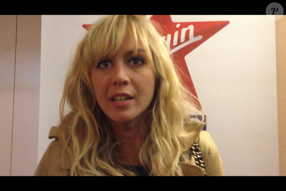 Enora Malagré dans les coulisses de Virgin Radio, vendredi 24 mai 2013.