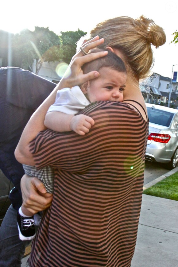 Shakira et son fils Milan lors d'une virée shopping à Beverly Hills, le 25 mai 2013.