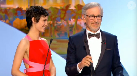 Audrey Tautou et Steven Spielberg lors de la cérémonie de clôture et la remise des prix du Festival de Cannes le 26 mai 2013