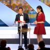 Asia Argento a remis le prix du scénario à A Touch of Sin de Jia Zhangke, lors de la cérémonie de clôture et la remise des prix du Festival de Cannes le 26 mai 2013