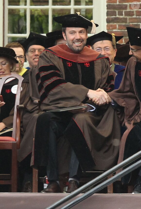 Ben Affleck, fier et heureux, reçoit le doctorat d'honneur de l'Université de Brown à Rhode Island, le 25 mai 2013. L'acteur et réalisateur reçoit un doctorat d'honneur en beaux-arts pour ses travaux, notamment son dernier film "Argo".