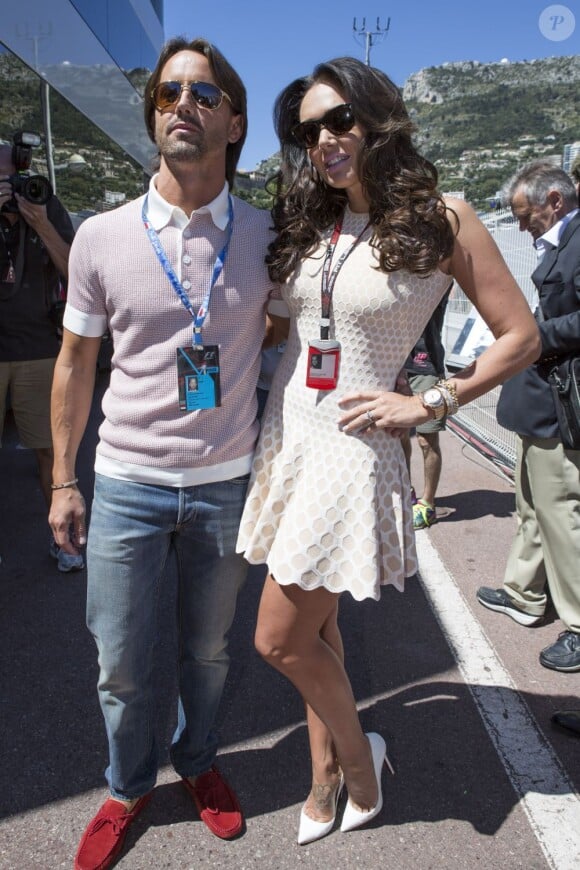 Jay Rutland et Tamara Ecclestone dans les travées du paddock du Grand Prix de Monaco le 26 mai 2013