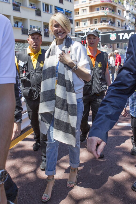 Cameron Diaz dans les travées du paddock du Grand Prix de Monaco le 26 mai 2013