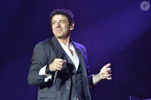 Patrick Bruel en plein concert au Zénith de Paris le 30 mai 2013.