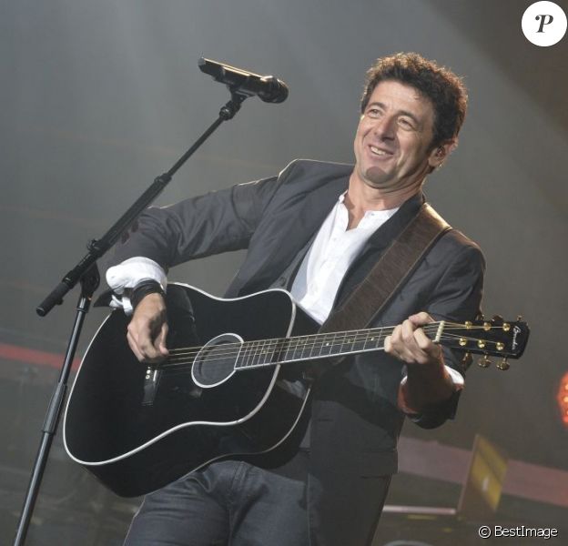 Patrick Bruel heureux et ému pendant son concert au Zénith de Paris le 30 mai 2013.