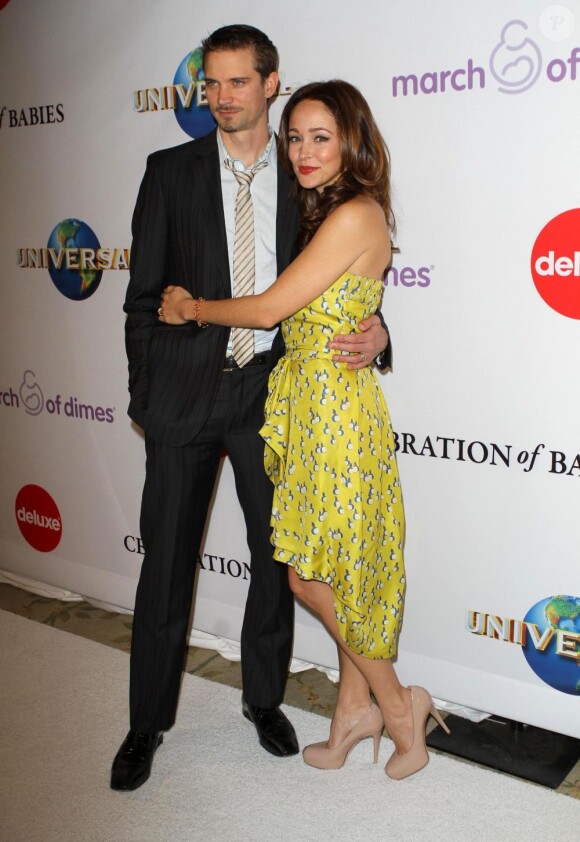 Jesse Warren et l'actrice Autumn Reeser à Los Angeles, le 3 décembre 2011.