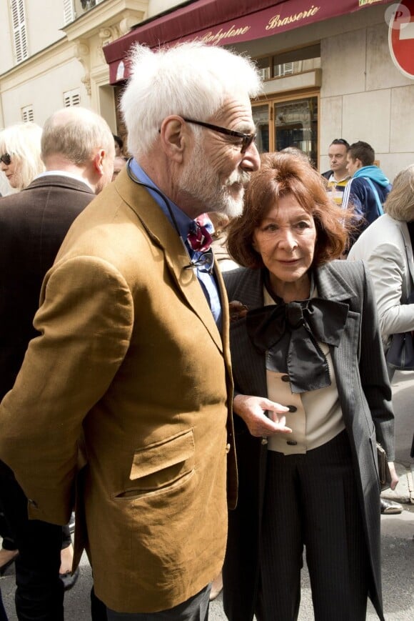 Thadée Klossovski de Rola et Charlotte Aillaud - Inauguration de la plaque à la mémoire d'Yves Saint Laurent apposée sur la façade du 55, rue de Babylone, à Paris le 1er juin 2013.