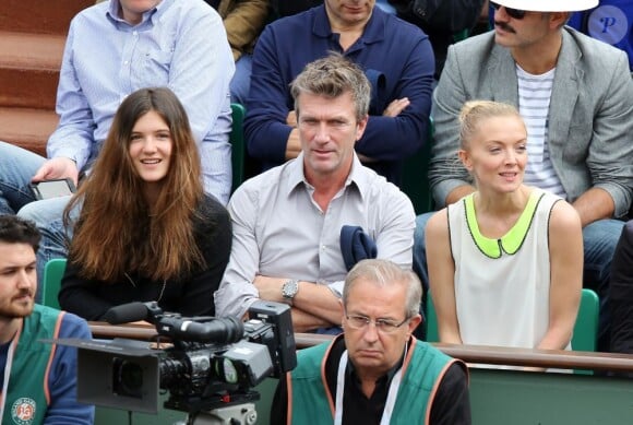 Philippe Caroit avec sa fille Blanche et Maya Lauqué lors du 8e jour des Internationaux de France à Roland-Garros le 2 juin 2013